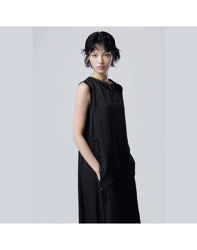 베네통 백 크로셰 슬리브리스 원피스_BAOP57631BK 착용컷