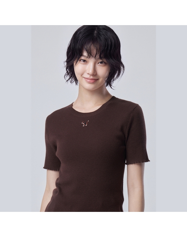 베네통 퍼피 자수 슬림핏 골지 니트_BAKP32641BR 착용컷