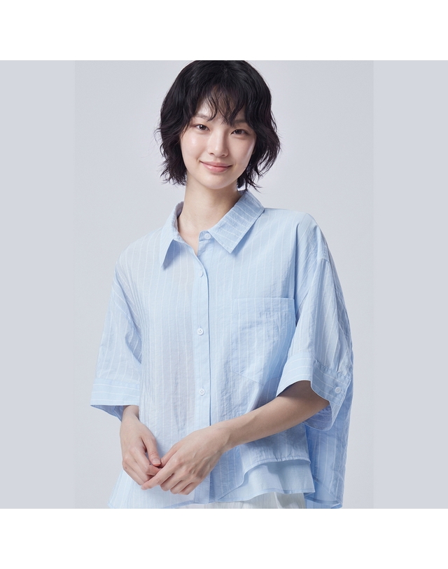 베네통 레이어 스트라이프 반팔 블라우스_BABL07641SB 착용컷