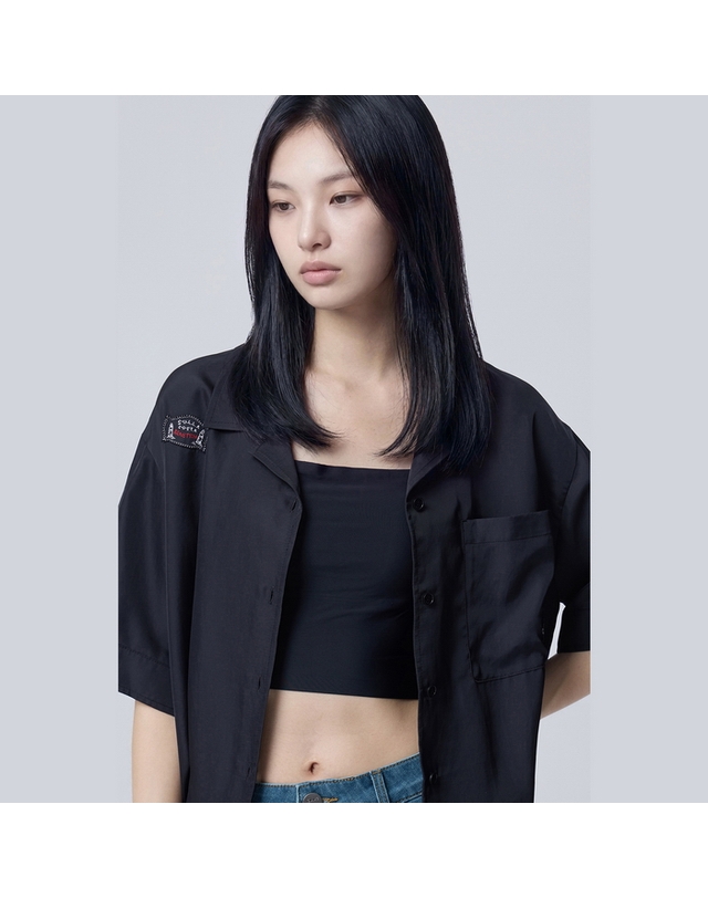 베네통 엠브로이더 와펜 셔츠형 블라우스_BABL15641BK 착용컷