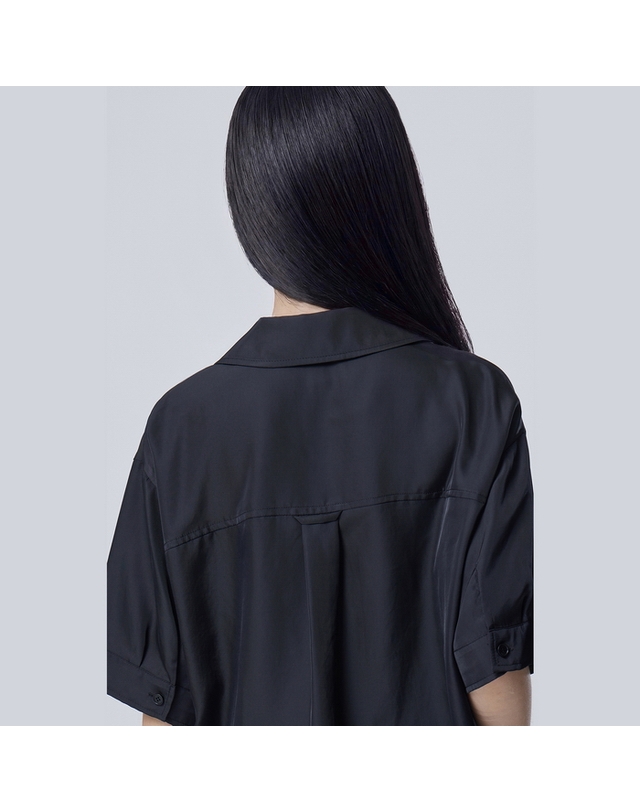 베네통 엠브로이더 와펜 셔츠형 블라우스_BABL15641BK 착용컷