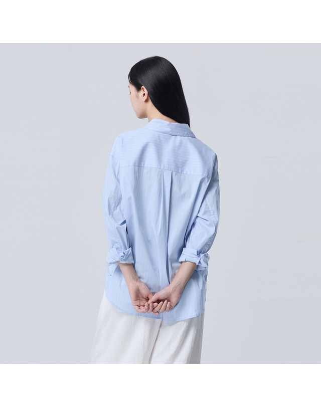 베네통 [Online Exclusive] 스트라이프 오버핏 셔츠_BABLE3641BL 착용컷
