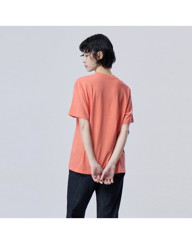 베네통 그래픽 내추럴 반팔 티셔츠_BATSF3641OR 착용컷