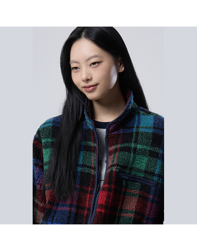 베네통 [Online Exclusive] 타탄 체크 플리스 점퍼_BAJPE3661BL 착용컷