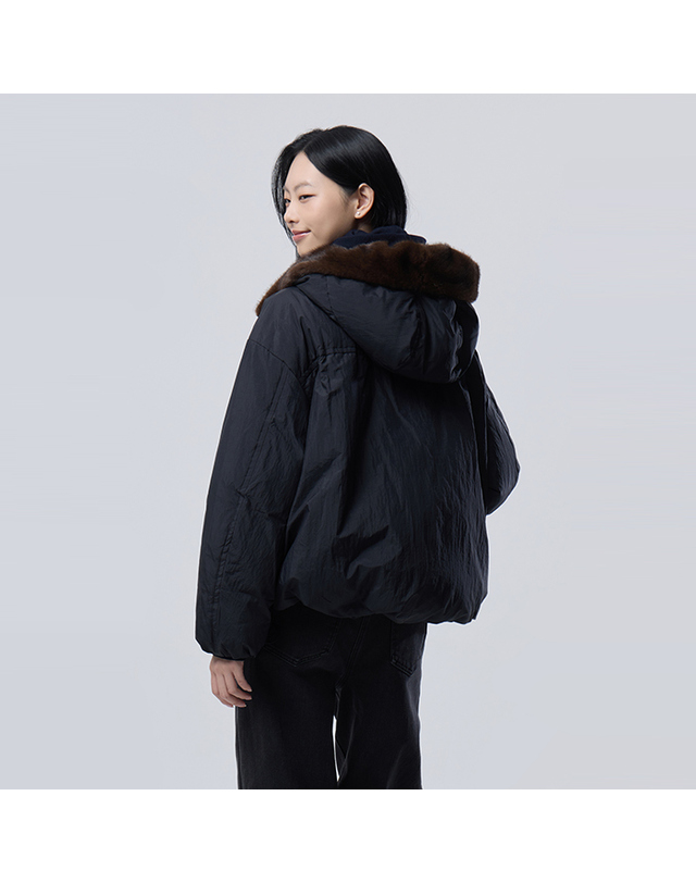 베네통 [Online Exclusive] 퍼 블록 덕다운 야상 점퍼_BAPDE1661BK 착용컷