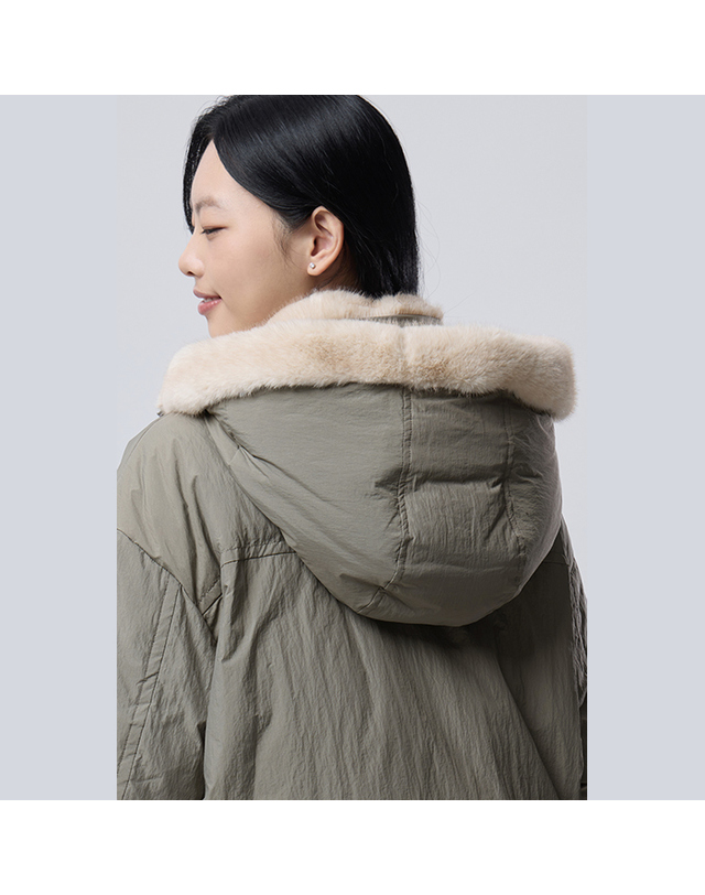 베네통 [Online Exclusive] 퍼 블록 덕다운 야상 점퍼_BAPDE1661KA 착용컷