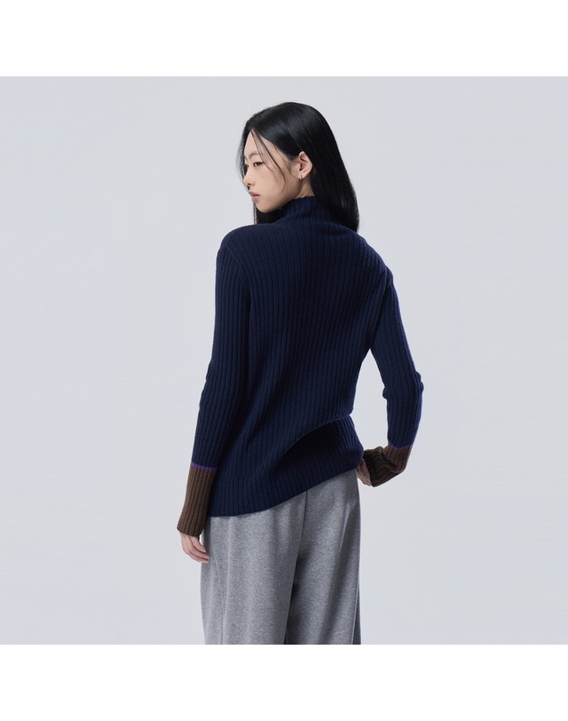 베네통 [Online Exclusive] 배색 커프스 하이넥 니트_BAKPE1661NY 착용컷