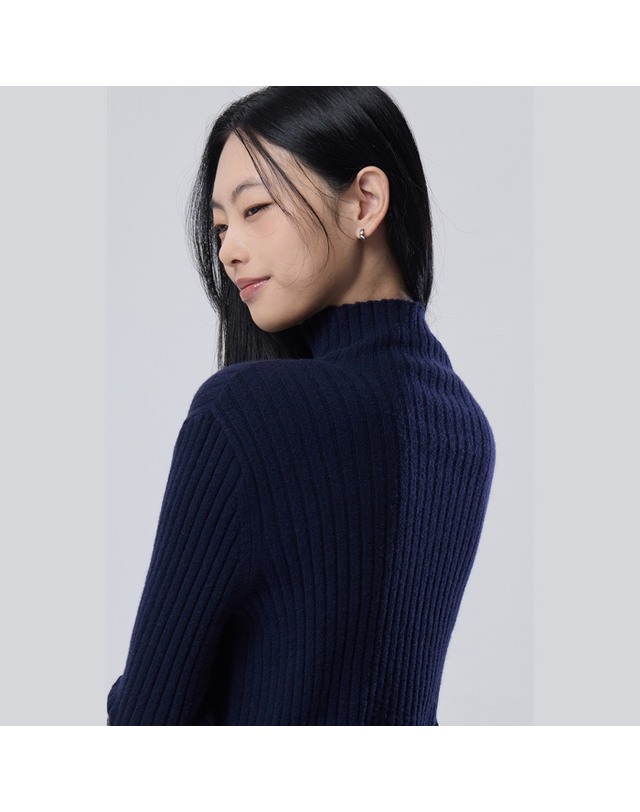베네통 [Online Exclusive] 배색 커프스 하이넥 니트_BAKPE1661NY 착용컷