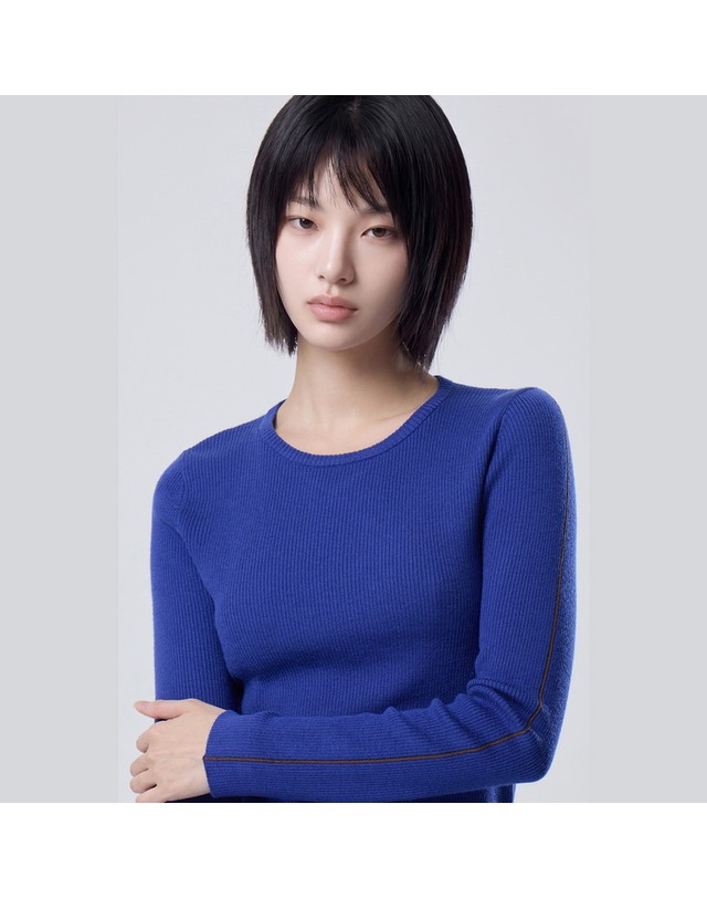 베네통 [Online Exclusive] 라인 배색 슬림 니트_BAKPE2661BL 착용컷