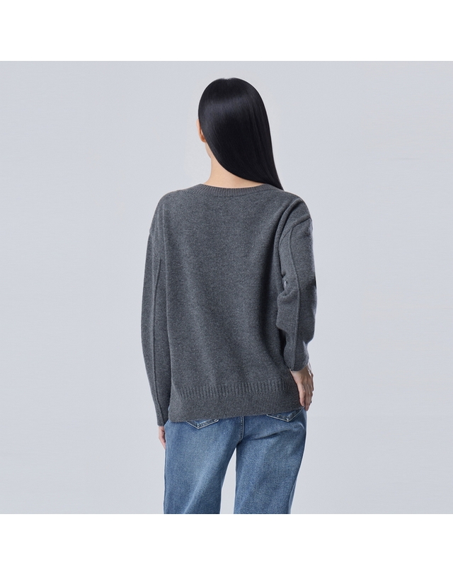 베네통 캐시미어 블렌드 양 자수 브이넥 니트_BAKPF3661GR 착용컷