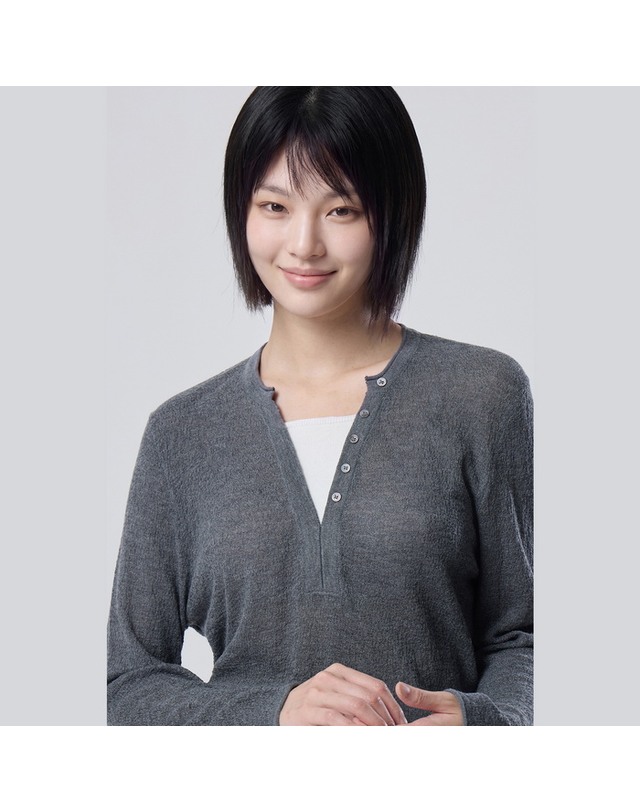 베네통 레이어드 헨리넥 니트_BAKPF5641GR 착용컷