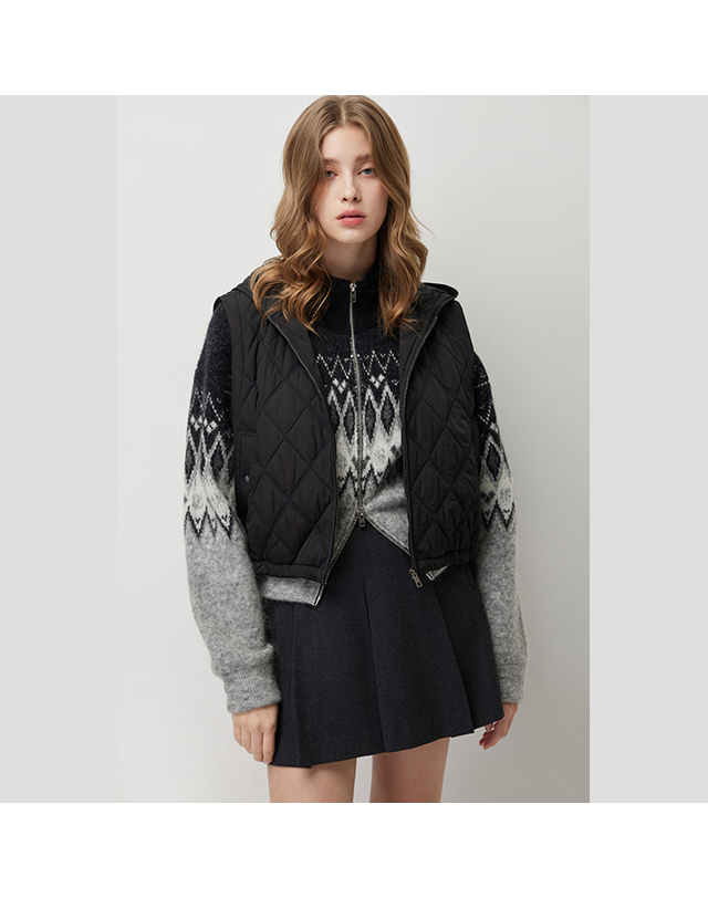 시슬리 [Online Exclusive] 퀼팅 후드 베스트_SAJPE3561BK 착용컷