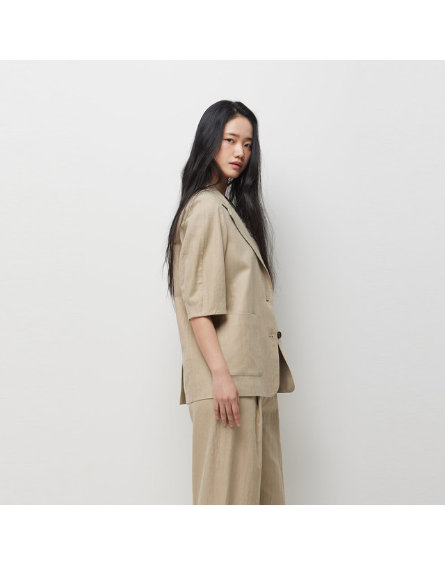 시슬리 [Online Exclusive] 린넨 헤링본 반팔 자켓_SAJKE6631BG 착용컷