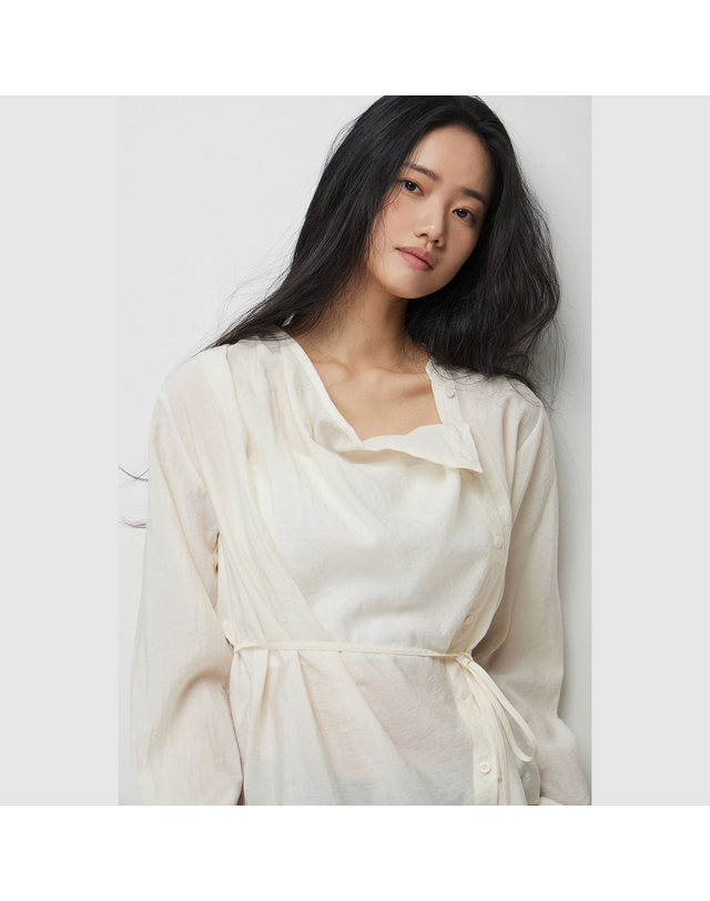 시슬리 [Online Exclusive] 드레이프 넥 버튼 다운 블라우스_SAWSE3631CR 착용컷