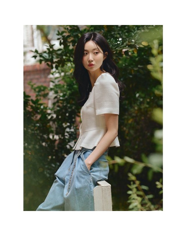 제이제이지고트 JJ JIGOTT [갤러리아] [26S/S]퍼프 스퀘어넥 페플럼 재킷(GS5A0JK511) 착용컷