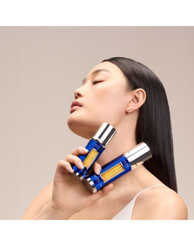 라 프레리 라프레리 [갤러리아] [10월]스킨 캐비아 리퀴드 리프트 50ml 세트 착용컷