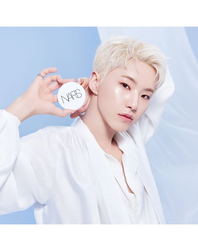 나스 [갤러리아] 나스 [NEW] 라이트 리플렉팅 세럼 쿠션 케이스 착용컷