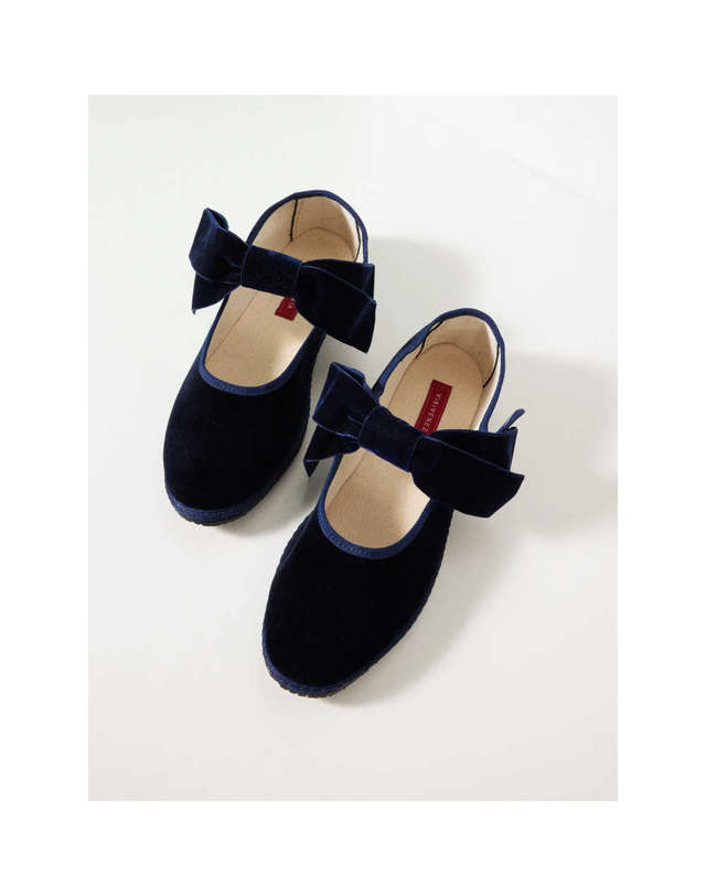 비비 베네치아 (당일) 24SS 비비 베네치아 벨벳 리본 스트랩 네이비 플랫 슈즈 VELVET BOW SLIPPER NAVY 착용컷