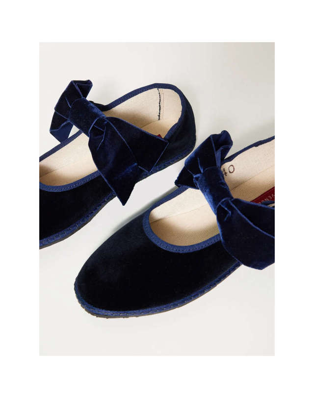 비비 베네치아 (당일) 24SS 비비 베네치아 벨벳 리본 스트랩 네이비 플랫 슈즈 VELVET BOW SLIPPER NAVY 착용컷