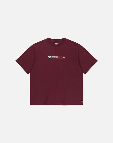 DC X BROWNBREATH SLOGAN TEE (DG21ST903BUR)