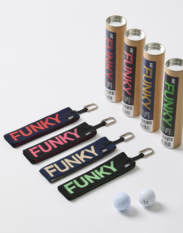 앤드골프 Pleats Ball Towel Funky Red 착용컷