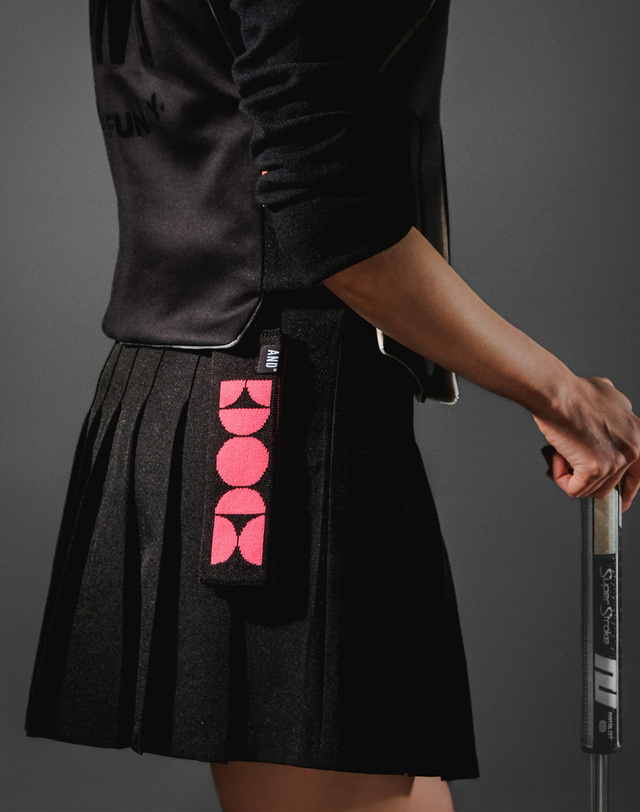 앤드골프 Pleats Ball Towel Modern Pink 착용컷