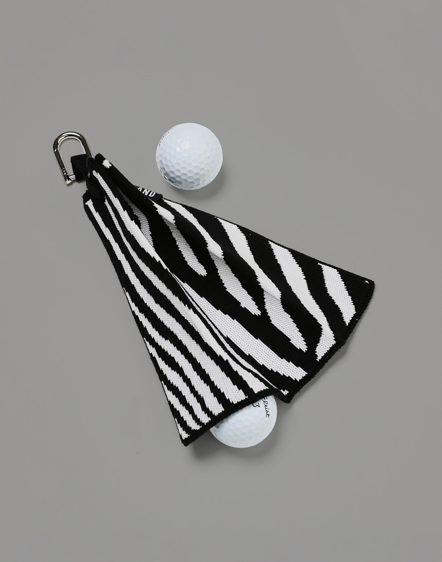 앤드골프 Pleats Ball Towel Zebra White 착용컷