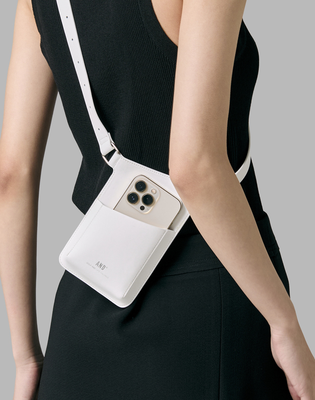 앤드골프 2ways Leather Phone Bag White 착용컷