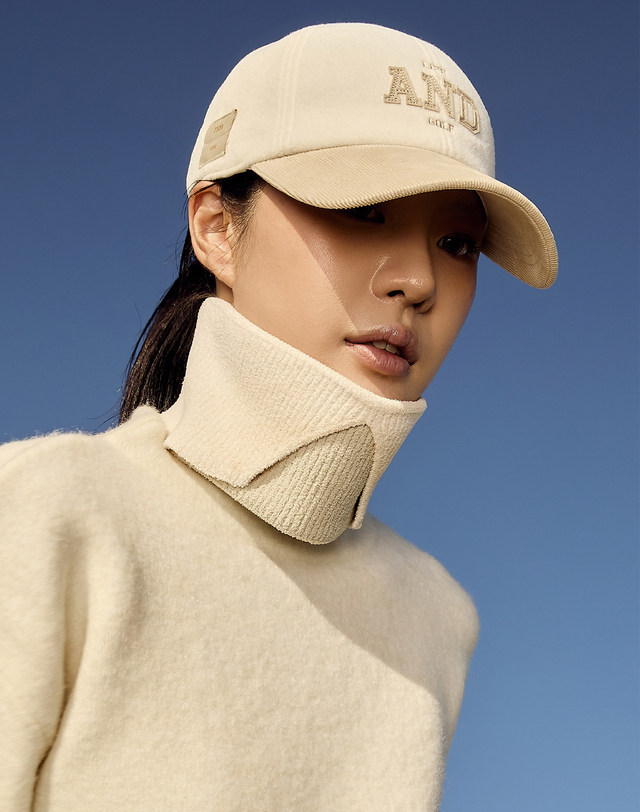 앤드골프 Ear Flap Ball Cap Beige 착용컷