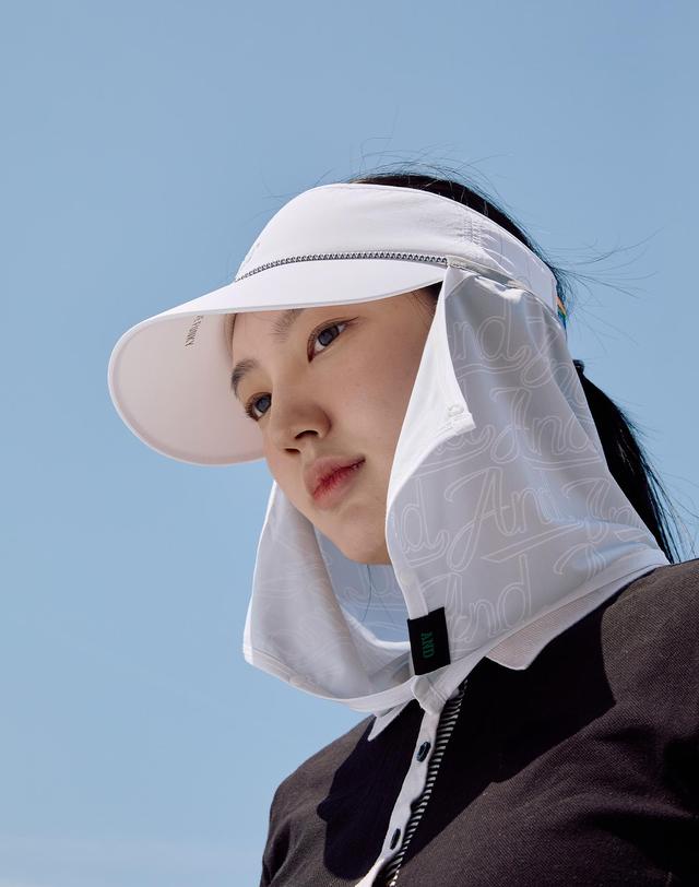 앤드골프 UV Scarf Calligraphy Gray 착용컷