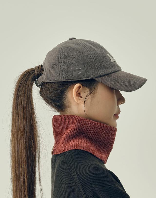 앤드골프 Ear Flap Ball Cap Solid Charcoal 착용컷