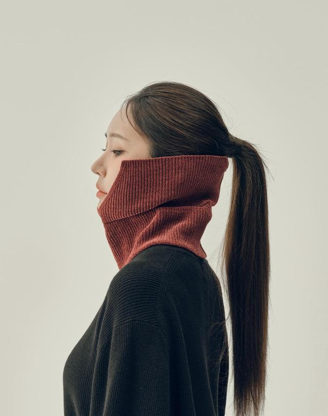 앤드골프 High Neck Warmer Solid Burgundy 착용컷