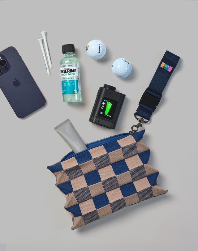 앤드골프 Play Pouch Cube Royal Navy 착용컷