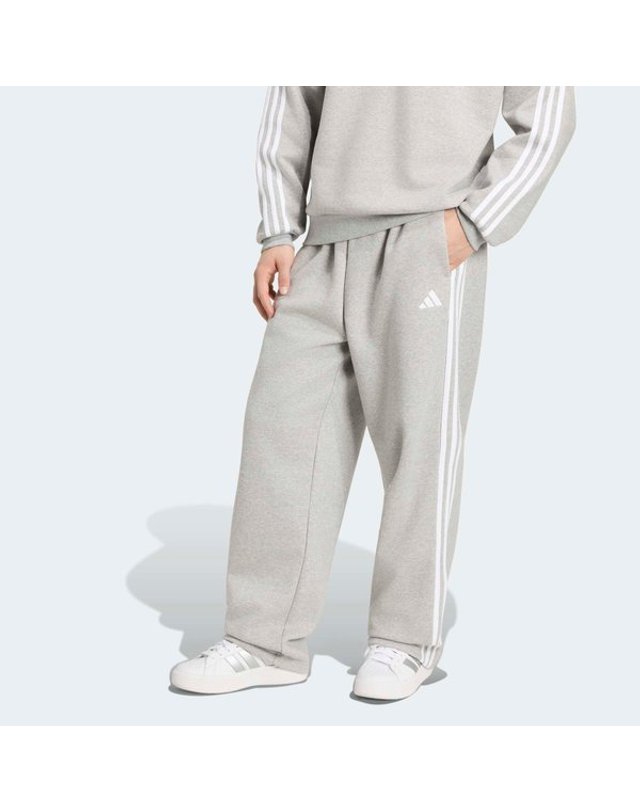 아디다스 [갤러리아] [MENS SPORTSWEAR] 에센셜 3-S 플리스 레그 오픈 헴 팬츠 (KY0760) 착용컷