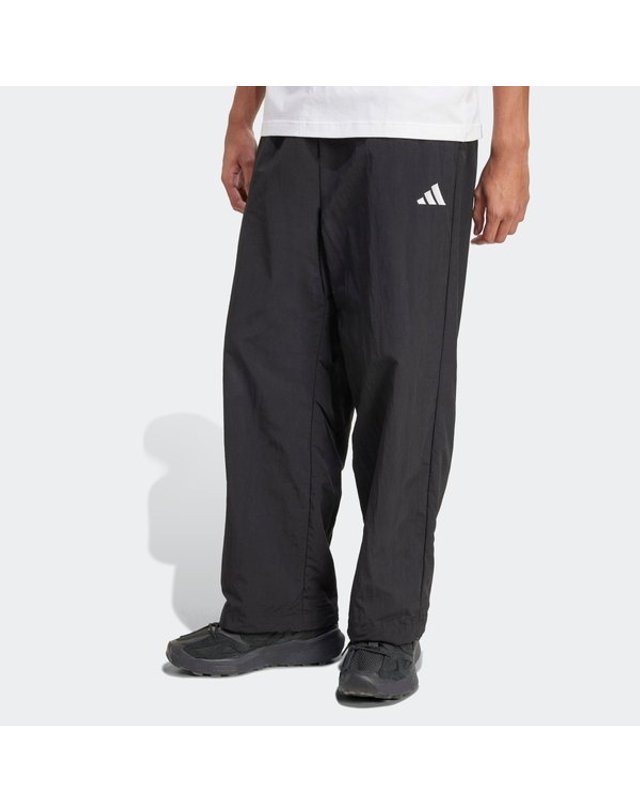 아디다스 [갤러리아] [MENS SPORTSWEAR] 에센셜 스몰 로고 우븐 오픈 헴 팬츠 (JM1778) 착용컷