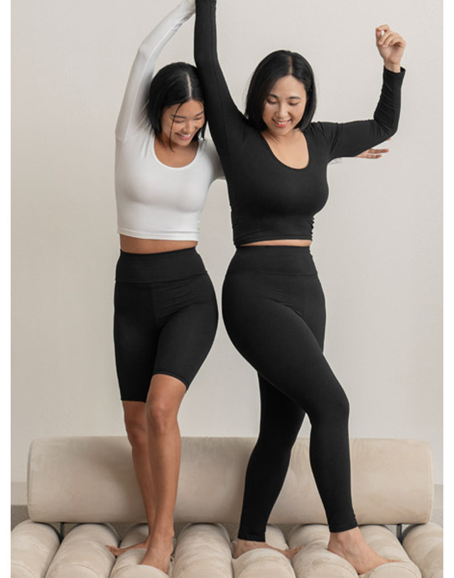 마른파이브 히트터치 슬림핏 딥 U넥 크롭 티셔츠 착용컷