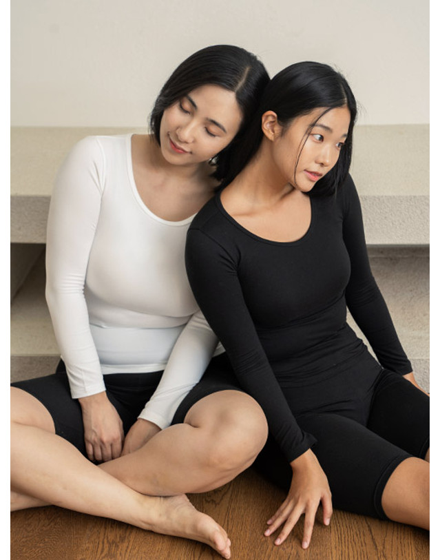 마른파이브 히트터치 슬림핏 U넥 베이직 티셔츠 착용컷