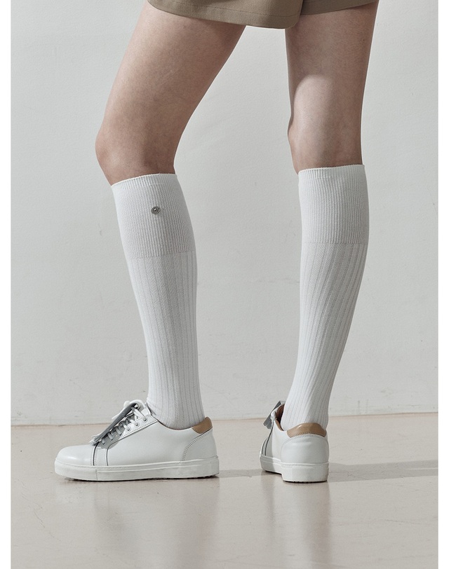 로드로아르 메탈 로고 니 삭스 WHITE 착용컷
