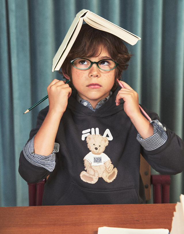 마리떼 키즈 마리떼 키즈 MFG X FILA KIDS DOODLE BEAR HOODIE dark gray 착용컷