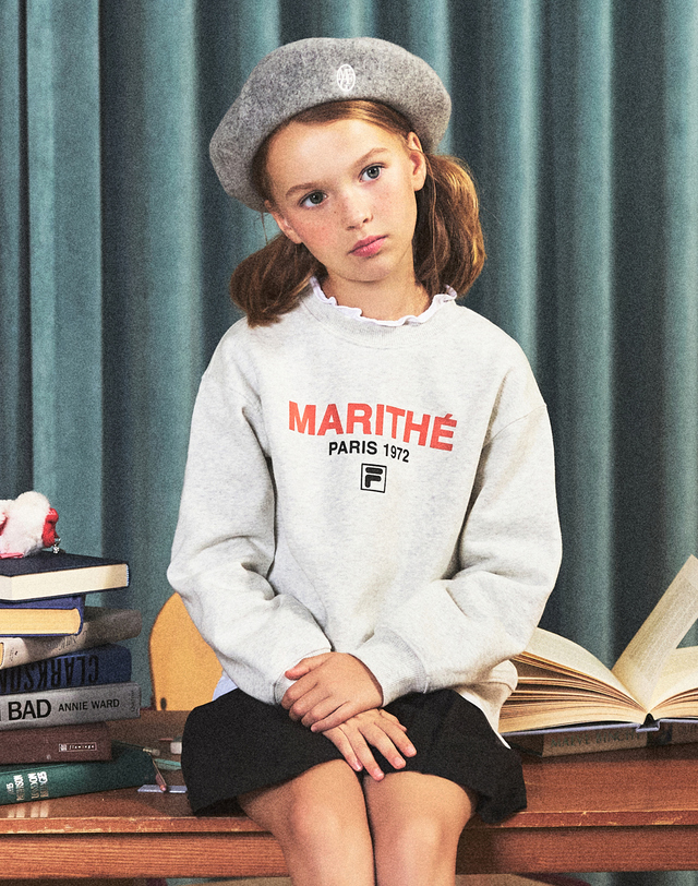마리떼 키즈 마리떼 키즈 MFG X FILA KIDS SWEATSHIRT oatmeal 착용컷