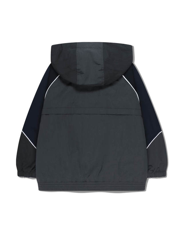 마리떼 키즈 마리떼 키즈 KIDS COLOR-BLOCK WINDBREAKER charcoal 착용컷
