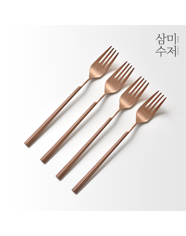 삼미수저 일미 로즈골드 나이프 디너포크세트 4P 착용컷