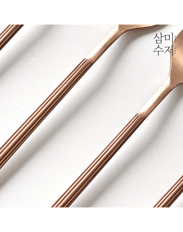 삼미수저 일미 로즈골드 나이프 디너포크세트 4P 착용컷