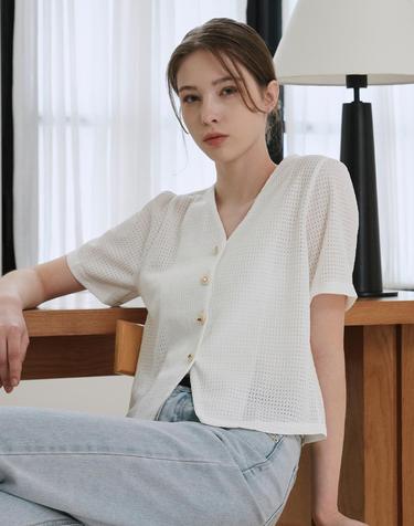 [미니멈에브리데이] 썸머 브이넥 펀칭 버튼 반팔 블라우스 (EB2BA082D)