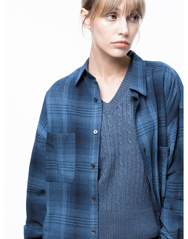 챈세스노이 포 우먼 챈세스노이 포 우먼 Loose-Fit Flannel Check Shirt - Blue /W243SH01BL 착용컷