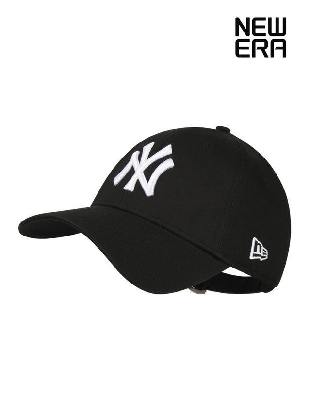 뉴에라 뉴에라 MLB 모자 리그 에센셜 뉴욕 양키스 볼캡 블랙/화이트 10531941 착용컷