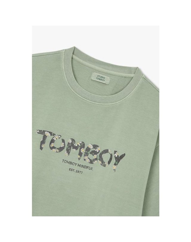 스튜디오 톰보이 톰보이 [갤러리아] 톰보이[26가을]TOMBOY 레터링 크롭 반팔 티셔츠(9176322972) 착용컷