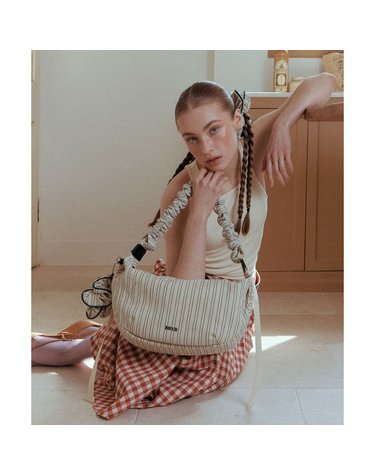 [갤러리아] BBYB Noi Ruffle Large 숄더백 09O1210CGQ1FR