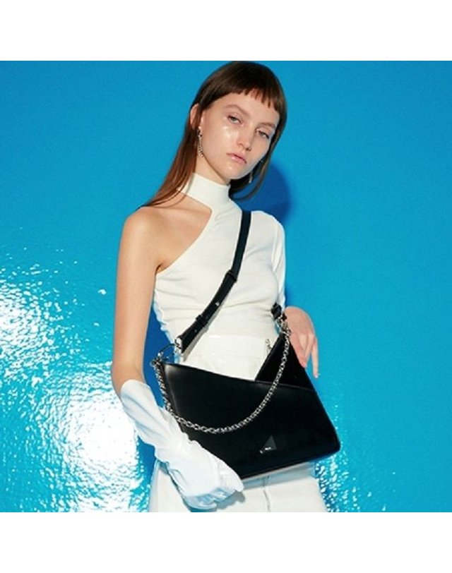 비비와이비 [갤러리아] BBYB유니섹스숄더겸크로스백09L1210D1K1FR 착용컷