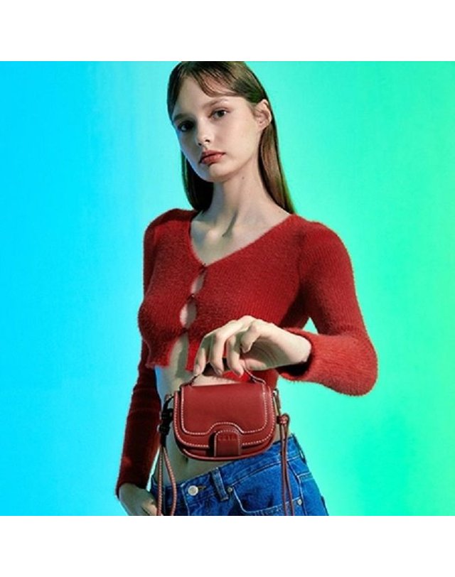비비와이비 [갤러리아] BEI Saddle Micro Mini Bag (Deep Red)09M3210DCR1FR 착용컷